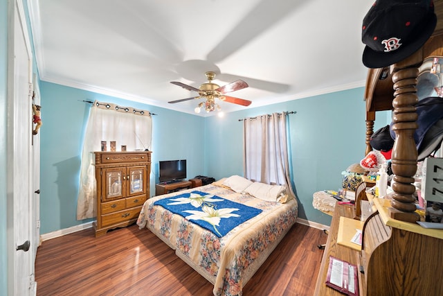 bedroom featuring wood finished floors, a ceiling fan, ornamental molding, and baseboards