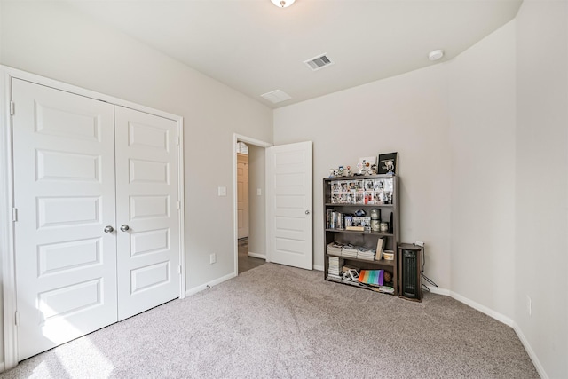 13710 Alaskan Brown Bear Trl, Crosby, TX 77532 - bedroom featuring a closet, visible vents, carpet, and baseboards