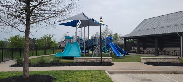 1627 Carriage Oaks Ln, Katy, TX 77494 - community jungle gym featuring fence and a lawn