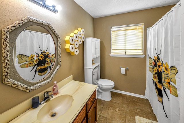 3102 Blue Hills Dr, Missouri City, TX 77459 - full bath with a shower with curtain, vanity, toilet, baseboards, and a textured ceiling