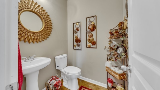 2201 Moonstone Ct, Texas City, TX 77591 - bathroom featuring toilet, a sink, and baseboards
