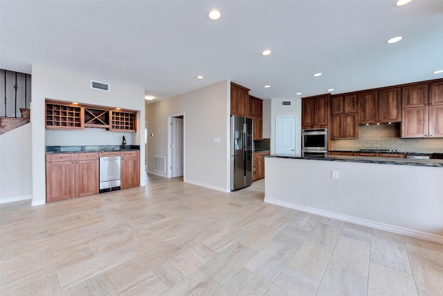 kitchen featuring recessed lighting, stainless steel appliances, backsplash, baseboards, and visible vents