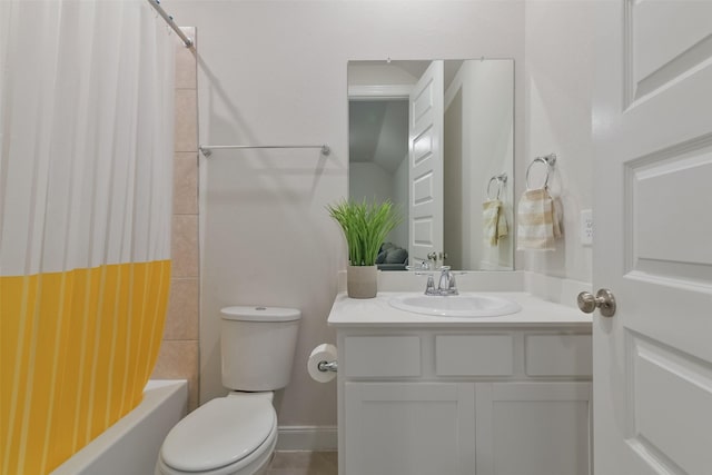 full bath featuring baseboards, toilet, shower / bath combination with curtain, and vanity