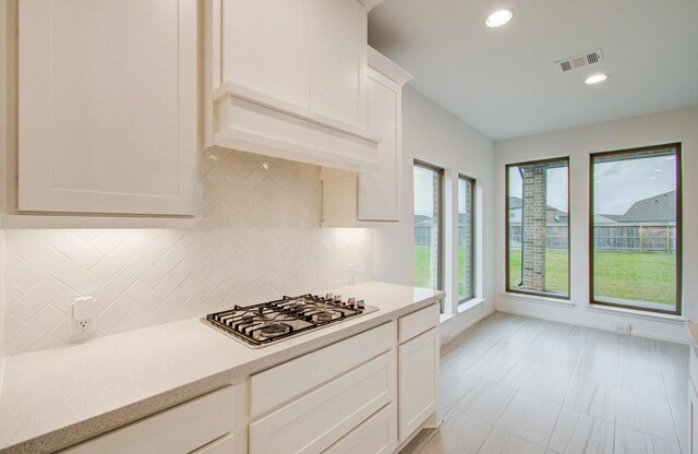 693 Cape Capri Dr, Katy, TX 77493 - kitchen with stainless steel gas cooktop, tasteful backsplash, baseboards, visible vents, and recessed lighting