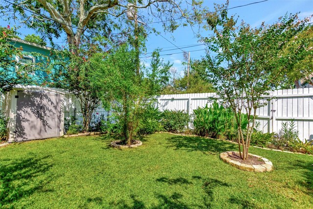 view of yard featuring a fenced backyard