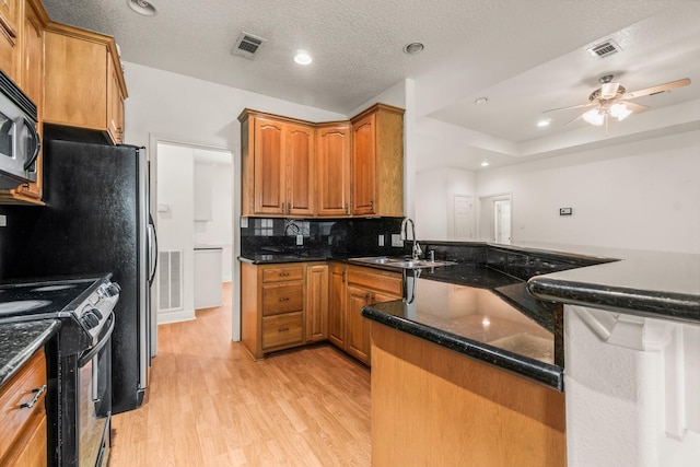 kitchen with visible vents, electric range, ceiling fan, a sink, and light wood finished floors