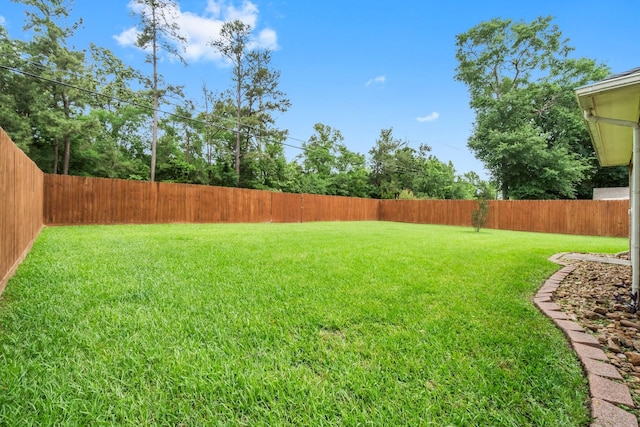view of yard featuring a fenced backyard