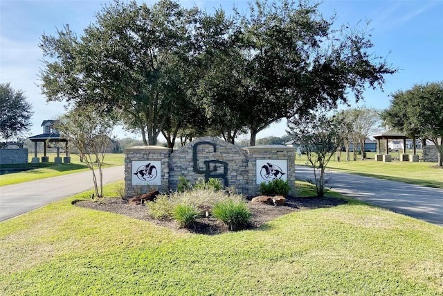 442 Lakeview Dr, Angleton, TX 77515