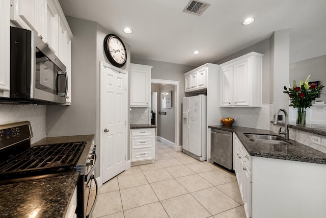kitchen featuring a sink, tasteful backsplash, visible vents, white cabinetry, and appliances with stainless steel finishes