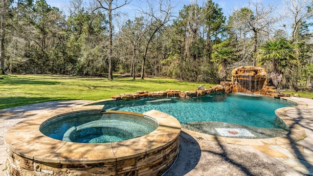 8408 Grand Lake Estates Dr, Montgomery, TX 77316 - view of pool with a pool with connected hot tub and a yard