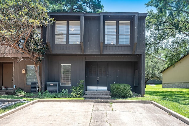 3226 Poe Dr, Montgomery, TX 77356 - townhome / multi-family property featuring a front yard, entry steps, and central air condition unit