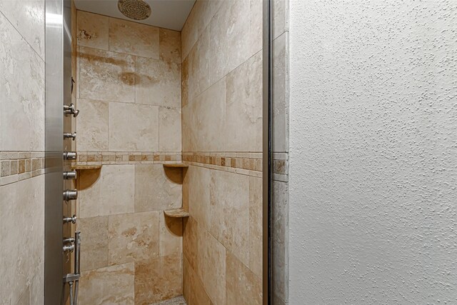 3226 Poe Dr, Montgomery, TX 77356 - details featuring tiled shower