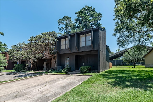 3226 Poe Dr, Montgomery, TX 77356 - view of front of house featuring cooling unit and a front lawn