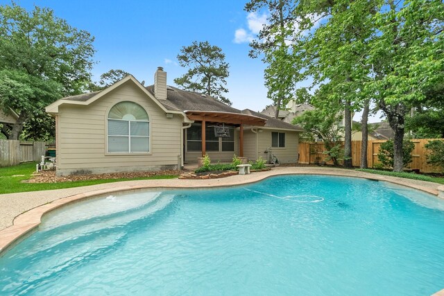 31 Trilling Bird Pl, The Woodlands, TX 77384 - view of pool featuring a fenced backyard