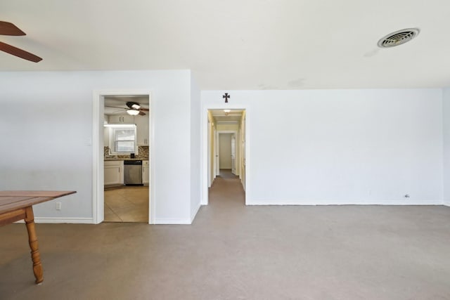 empty room featuring baseboards, visible vents, concrete flooring, and a ceiling fan