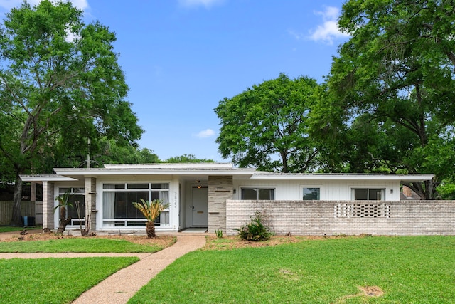 7822 Oldhaven St, Houston, TX 77074 - view of front of property featuring cooling unit