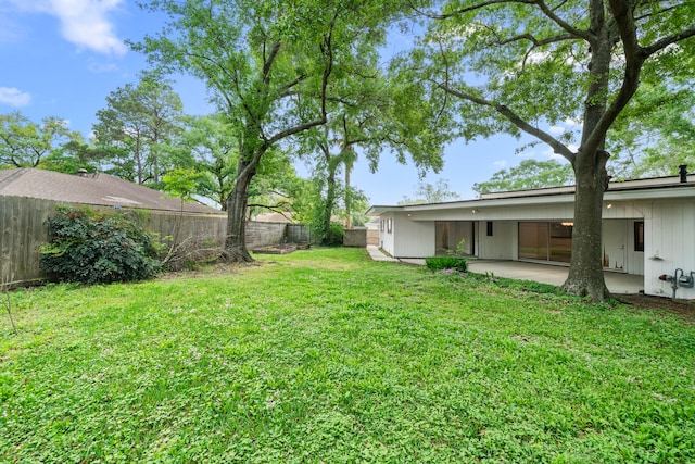 7822 Oldhaven St, Houston, TX 77074 - view of yard featuring a patio