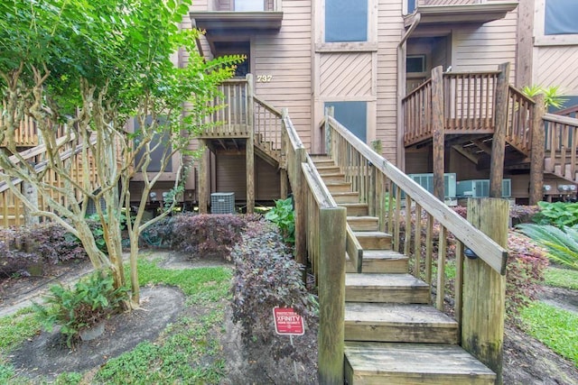 737 Davis Rd, League City, TX 77573 - view of stairway