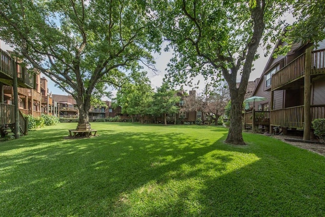 737 Davis Rd, League City, TX 77573 - view of yard featuring a residential view