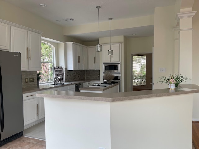 4311 Lakeside Meadow Dr, Missouri City, TX 77459 - kitchen with decorative backsplash, white cabinets, stainless steel appliances, a kitchen island, and a sink