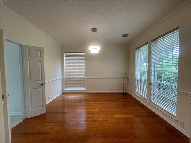 4311 Lakeside Meadow Dr, Missouri City, TX 77459 - unfurnished room with crown molding, baseboards, a textured ceiling, visible vents, and wood finished floors