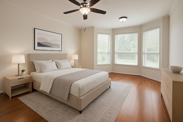 4311 Lakeside Meadow Dr, Missouri City, TX 77459 - bedroom with light wood finished floors, baseboards, crown molding, and ceiling fan