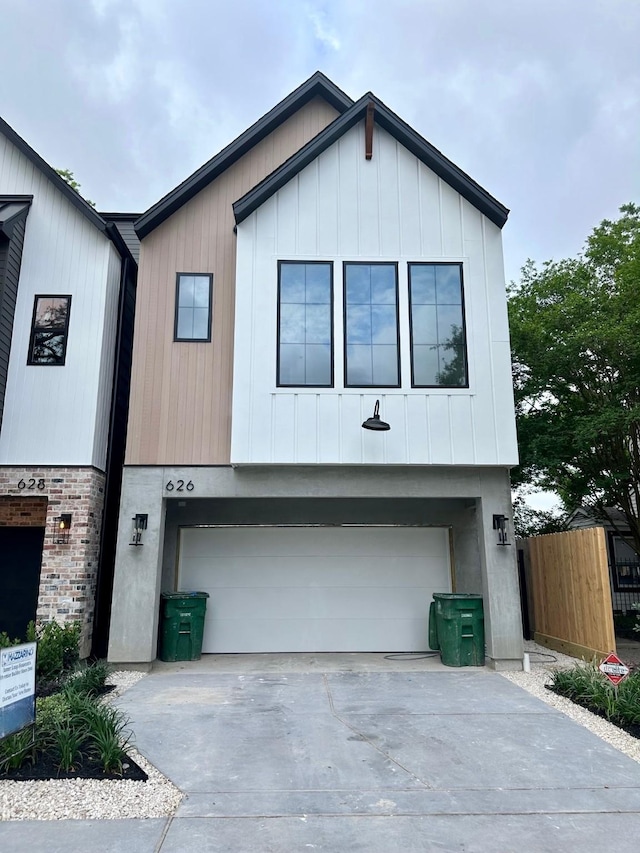 626 E 14th St, Houston, TX 77008 - view of front of home with driveway and a garage