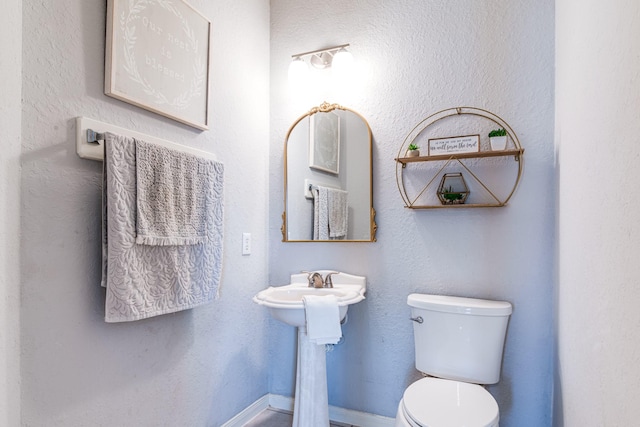 231 Spencer Lndg E, La Porte, TX 77571 - bathroom with toilet