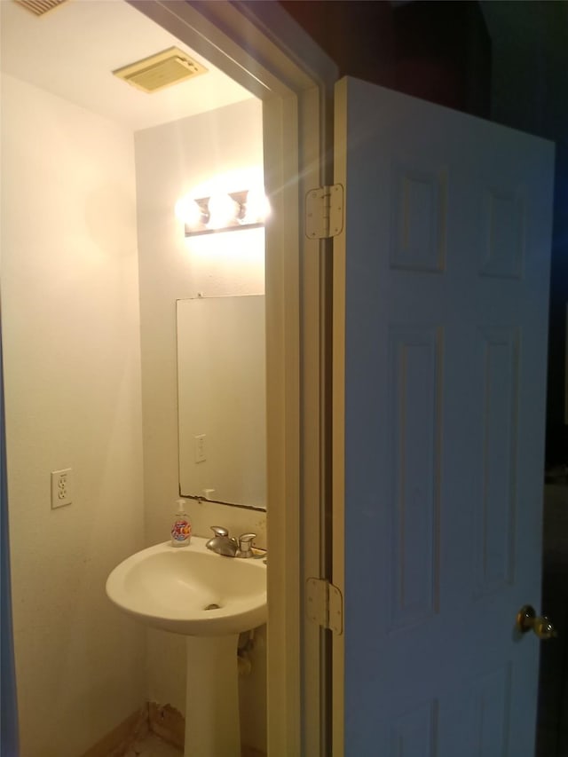 bathroom featuring visible vents and a sink