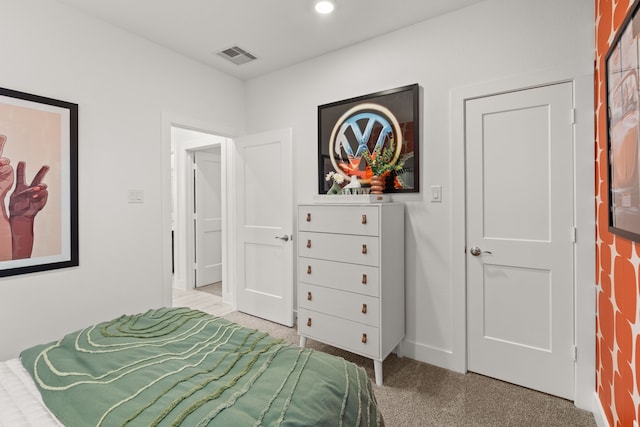 bedroom featuring recessed lighting, visible vents, light colored carpet, and baseboards