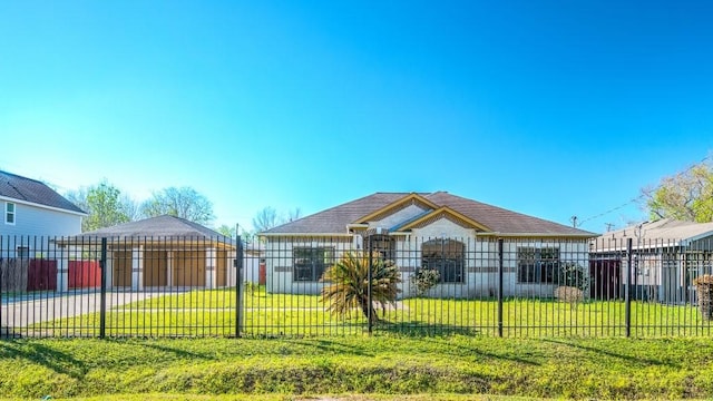 view of front facade with a front yard and a fenced front yard