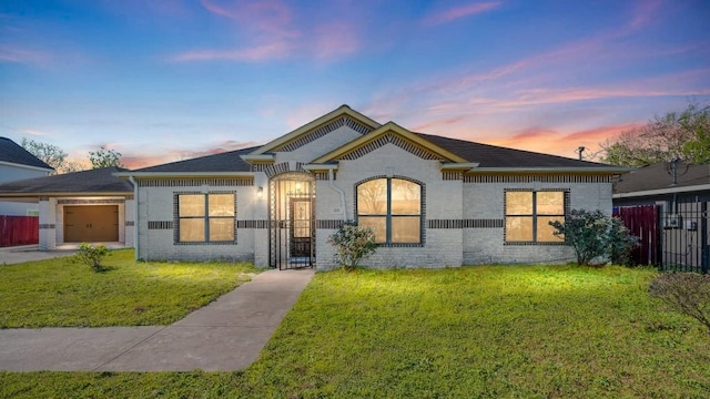 view of front of house featuring a gate, a fenced front yard, and a front lawn