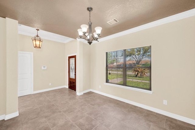 empty room featuring crown molding, a textured ceiling, baseboards, visible vents, and an inviting chandelier