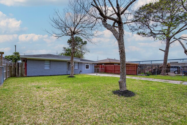 2821 1st Ave N, Texas City, TX 77590 - view of yard featuring a fenced backyard and a patio