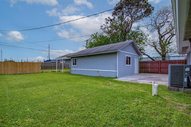 2821 1st Ave N, Texas City, TX 77590 - view of yard featuring a patio, cooling unit, and a fenced backyard