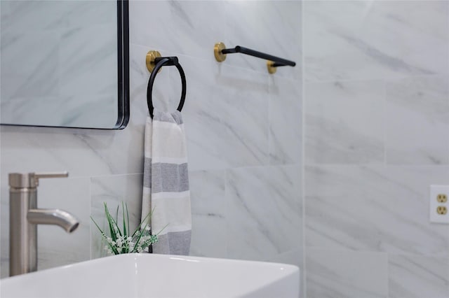 2902 Misty Park Dr, Houston, TX 77082 - bathroom with a freestanding bath