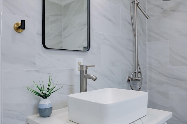 2902 Misty Park Dr, Houston, TX 77082 - full bathroom with a sink, tile walls, and a tile shower