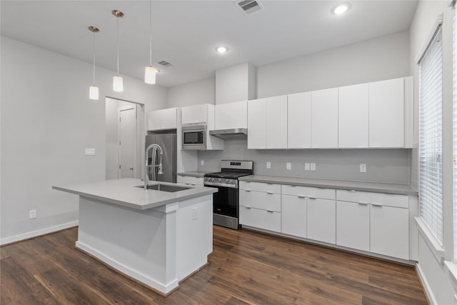 602 Thornton Rd Unit D, Houston, TX 77018 - kitchen featuring stainless steel appliances, a sink, white cabinetry, a kitchen island with sink, and dark wood-style floors