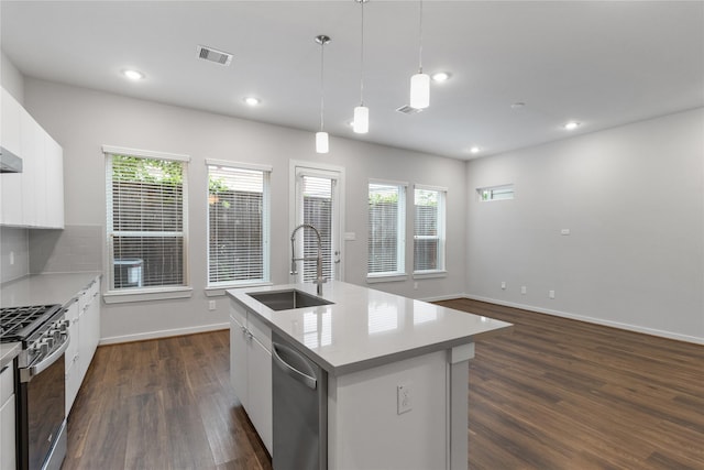 602 Thornton Rd Unit D, Houston, TX 77018 - kitchen featuring a sink, stainless steel appliances, dark wood-style flooring, a center island with sink, and white cabinets