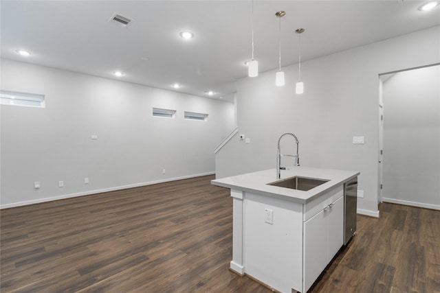602 Thornton Rd Unit D, Houston, TX 77018 - kitchen with a sink, dishwasher, a center island with sink, dark wood finished floors, and recessed lighting