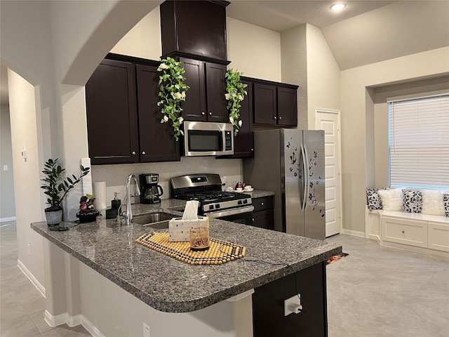 2923 Painted Sunrise Trl, Houston, TX 77045 - kitchen with a sink, tasteful backsplash, a peninsula, and appliances with stainless steel finishes