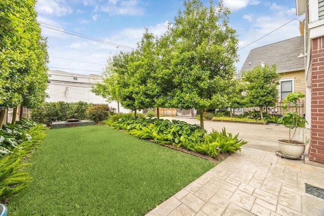 1101 Heights Blvd, Houston, TX 77008 - view of yard featuring a patio area