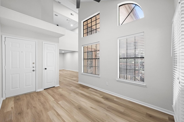 16800 Sugar Pine Dr Unit F51, Houston, TX 77090 - foyer entrance with baseboards, plenty of natural light, and a towering ceiling