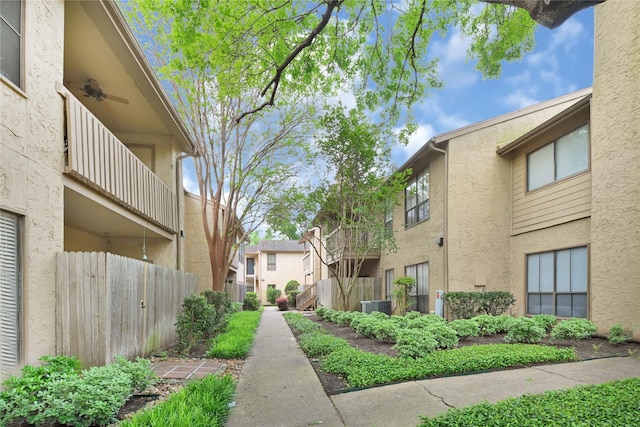 5001 Lamonte Ln Unit 110, Houston, TX 77092 - surrounding community with fence