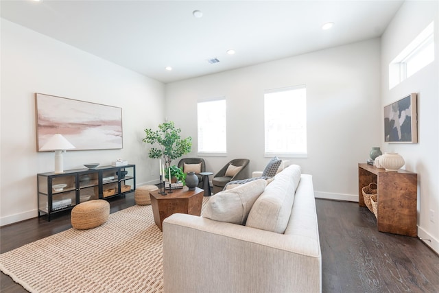 living area with baseboards, dark wood-style flooring, and visible vents