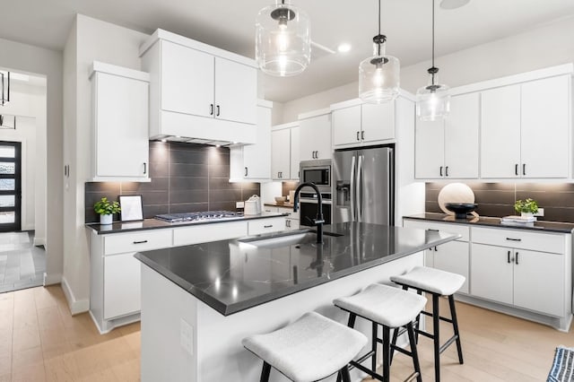 7517 Hawk Crest Dr, Fulshear, TX 77441 - kitchen featuring appliances with stainless steel finishes, dark countertops, light wood-style flooring, backsplash, and recessed lighting