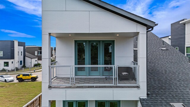 3402 Asher Landing Ln, Houston, TX 77080 - view of side of property with roof with shingles, a lawn, a balcony, and stucco siding