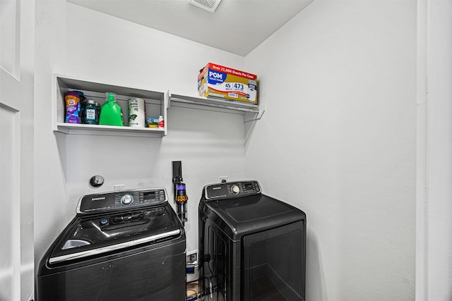 3402 Asher Landing Ln, Houston, TX 77080 - washroom featuring visible vents, independent washer and dryer, and laundry area