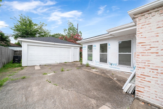 6206 Yarwell Dr, Houston, TX 77096 - view of detached garage
