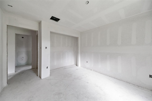 6206 Yarwell Dr, Houston, TX 77096 - unfurnished bedroom featuring a closet